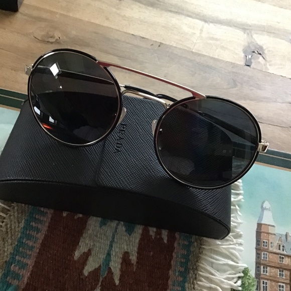 Sunglasses - Picture 2 of 6